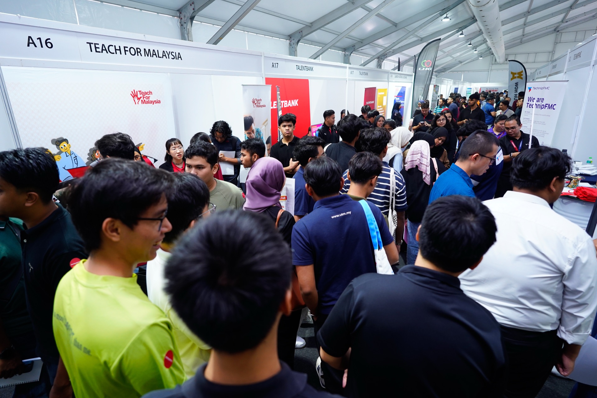 Candidates at employer booths